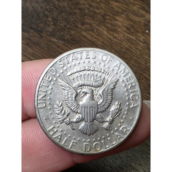 1971 D Kennedy Half Dollar Coin - circulated 2 - Picture 10 of 16